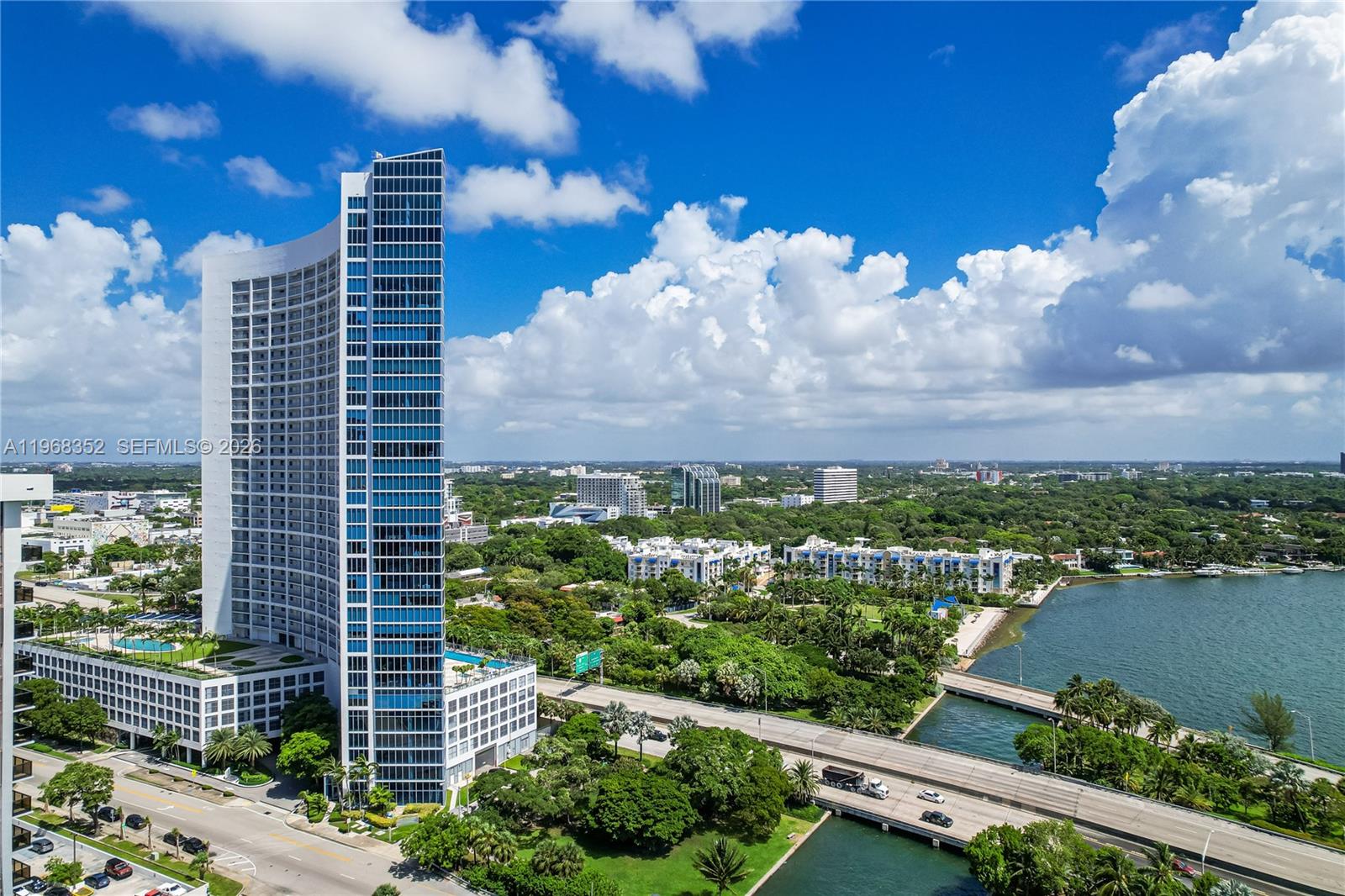 BLUE CONDO - Residential
