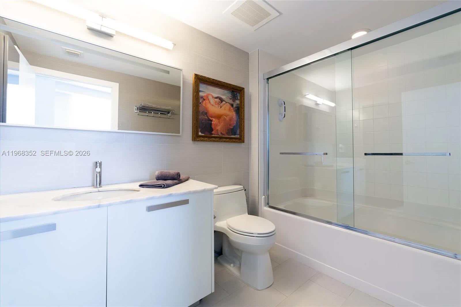 BLUE CONDO - Residential