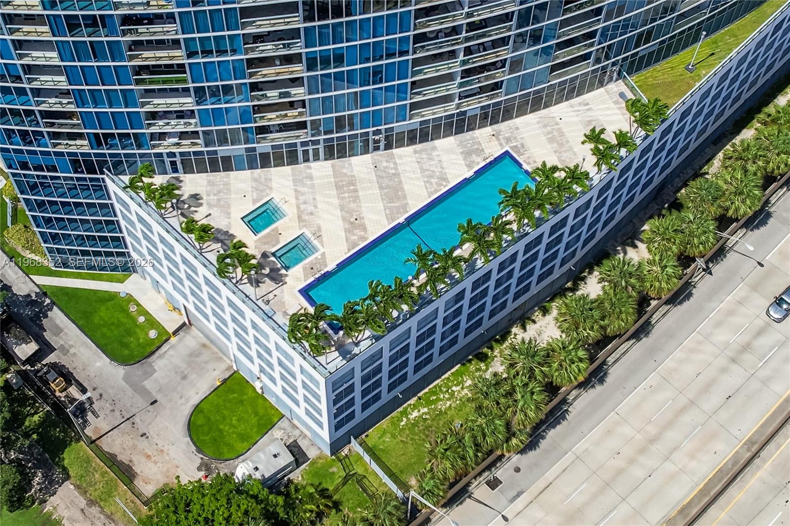 BLUE CONDO - Residential