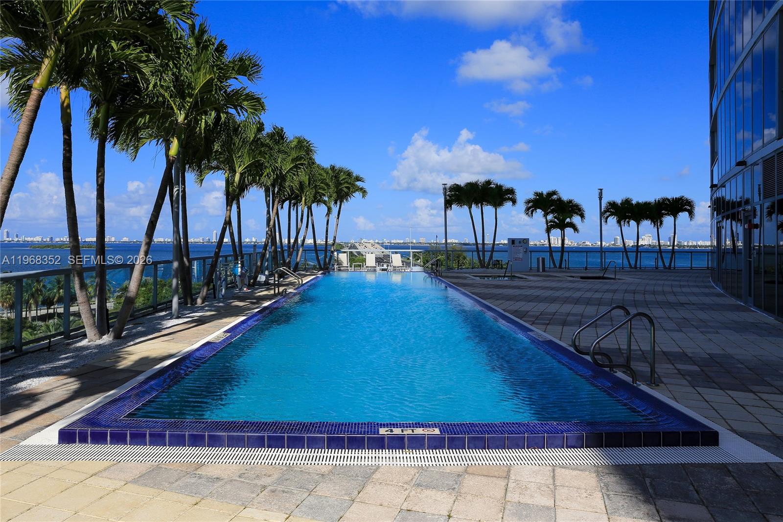 BLUE CONDO - Residential