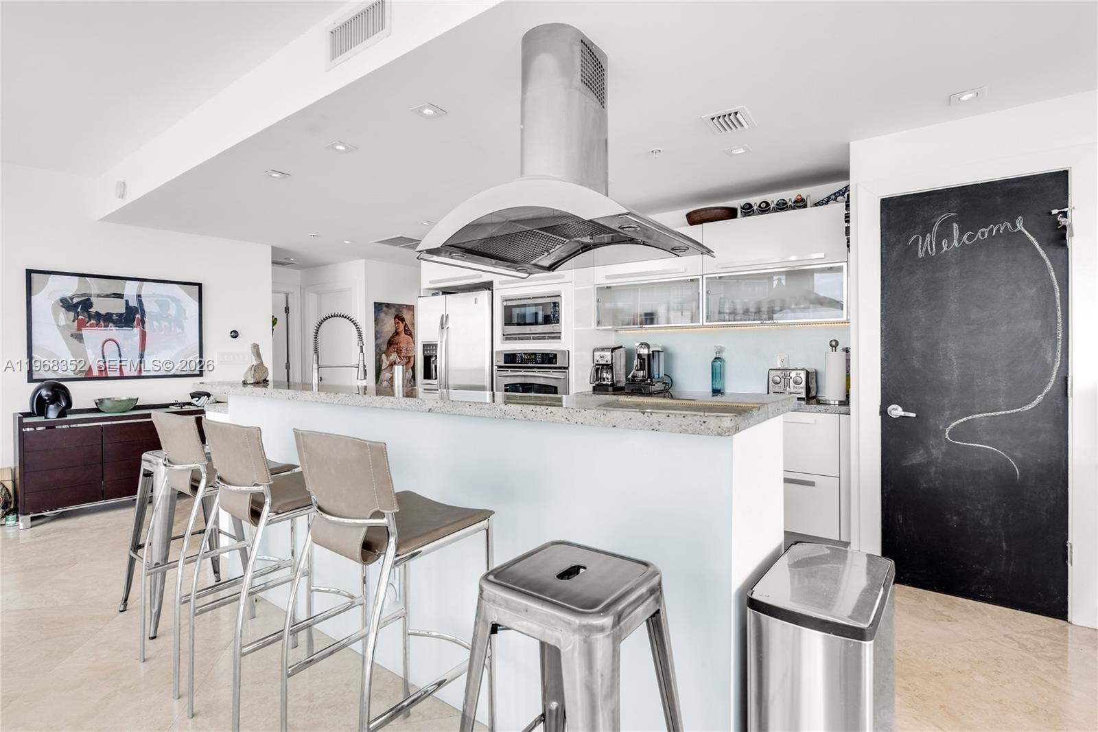 BLUE CONDO - Residential