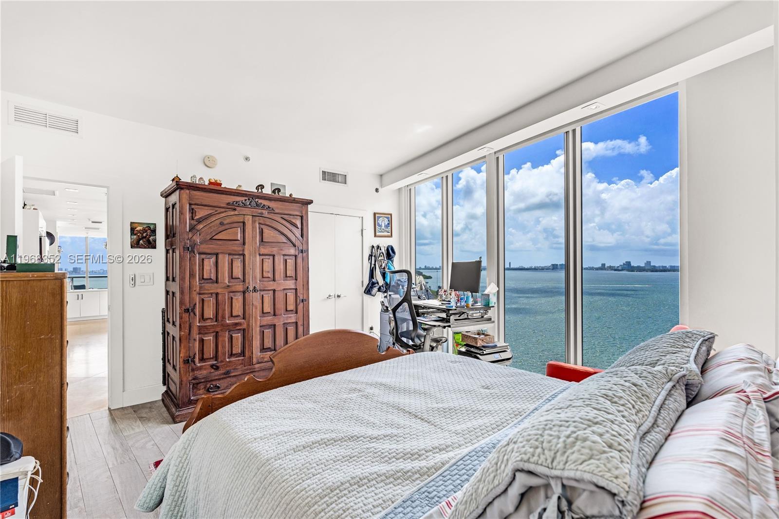 BLUE CONDO - Residential