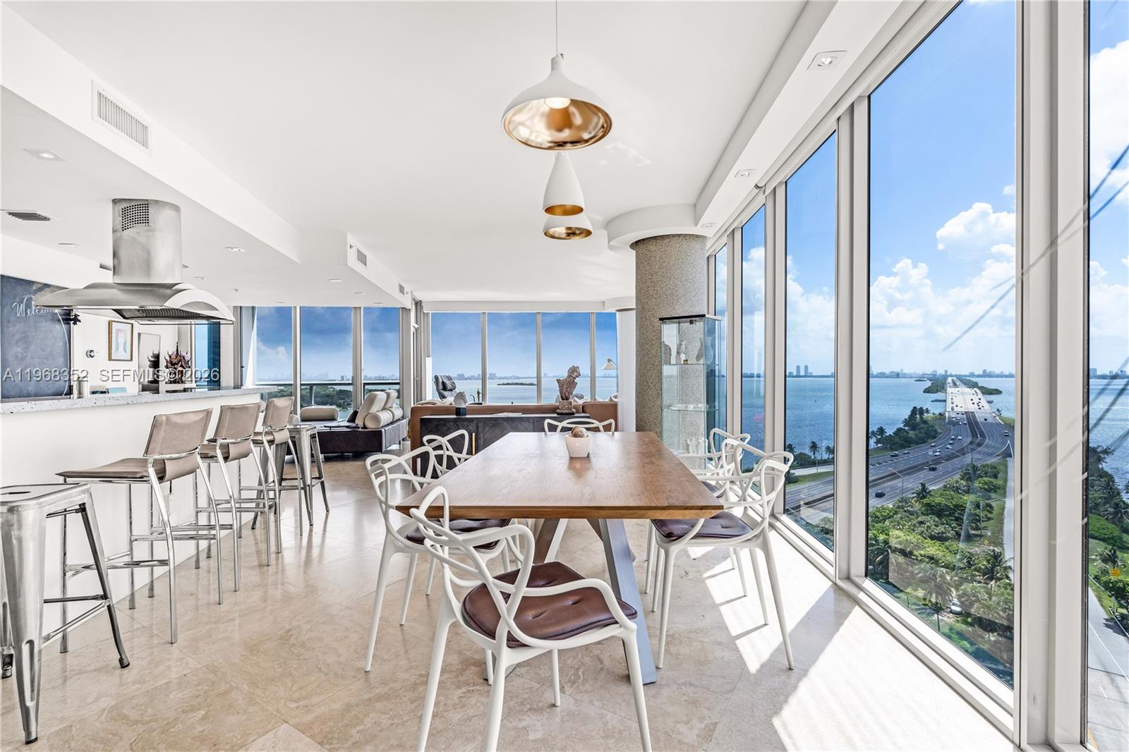 BLUE CONDO - Residential