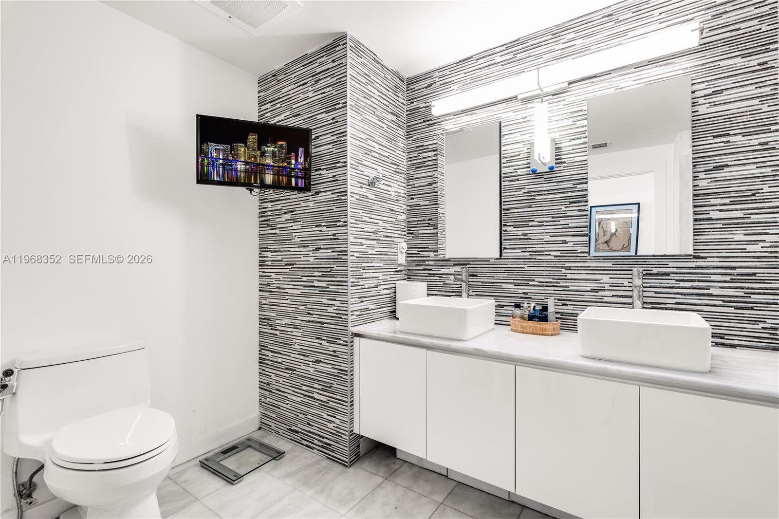 BLUE CONDO - Residential