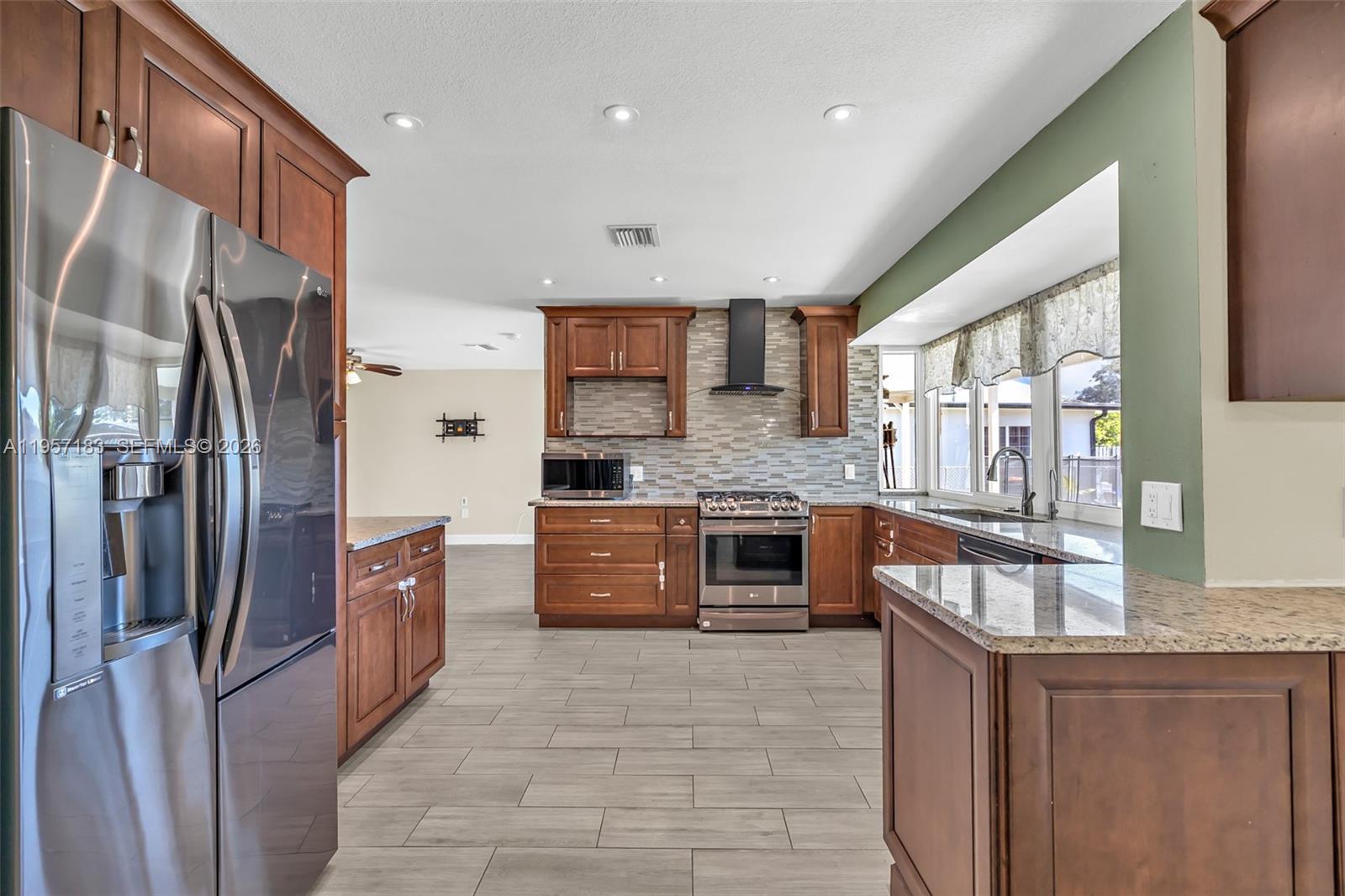 SUNRISE GOLF VILLAGE SEC - Residential