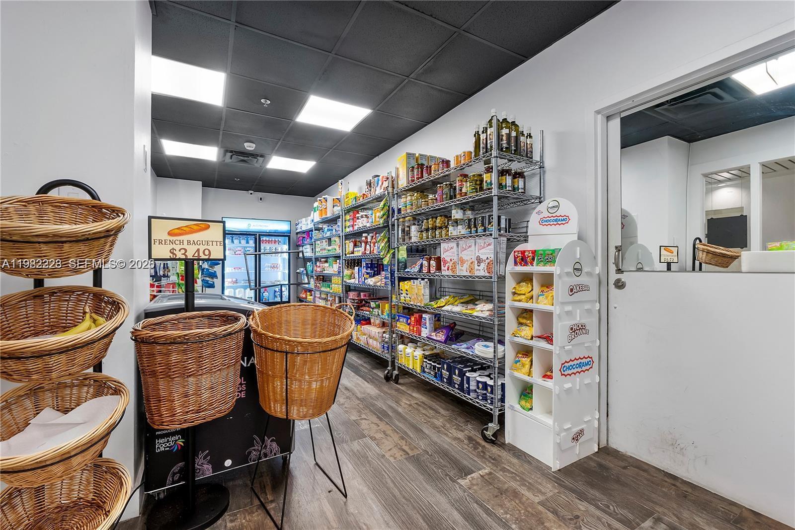 THE PALM BAY YACHT CLUB C - Residential Lease