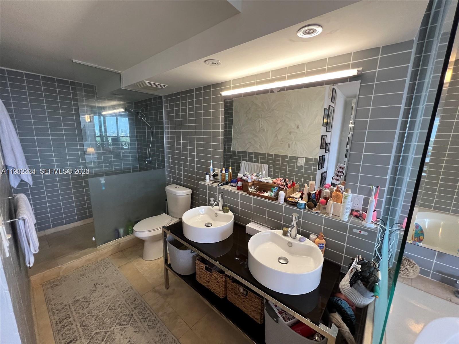 THE PALM BAY YACHT CLUB C - Residential Lease