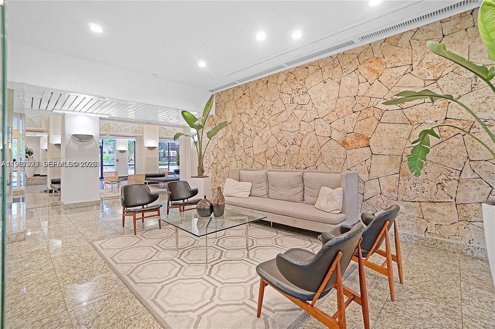 THE PALM BAY YACHT CLUB C - Residential Lease