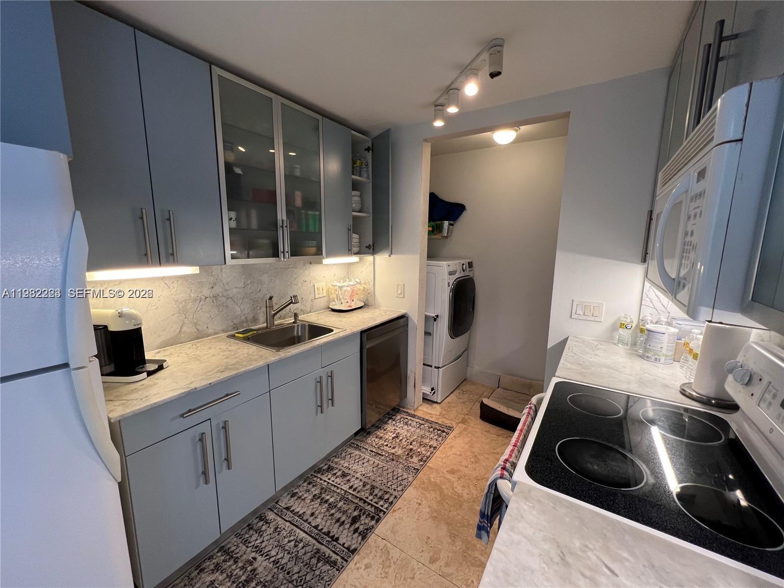 THE PALM BAY YACHT CLUB C - Residential Lease