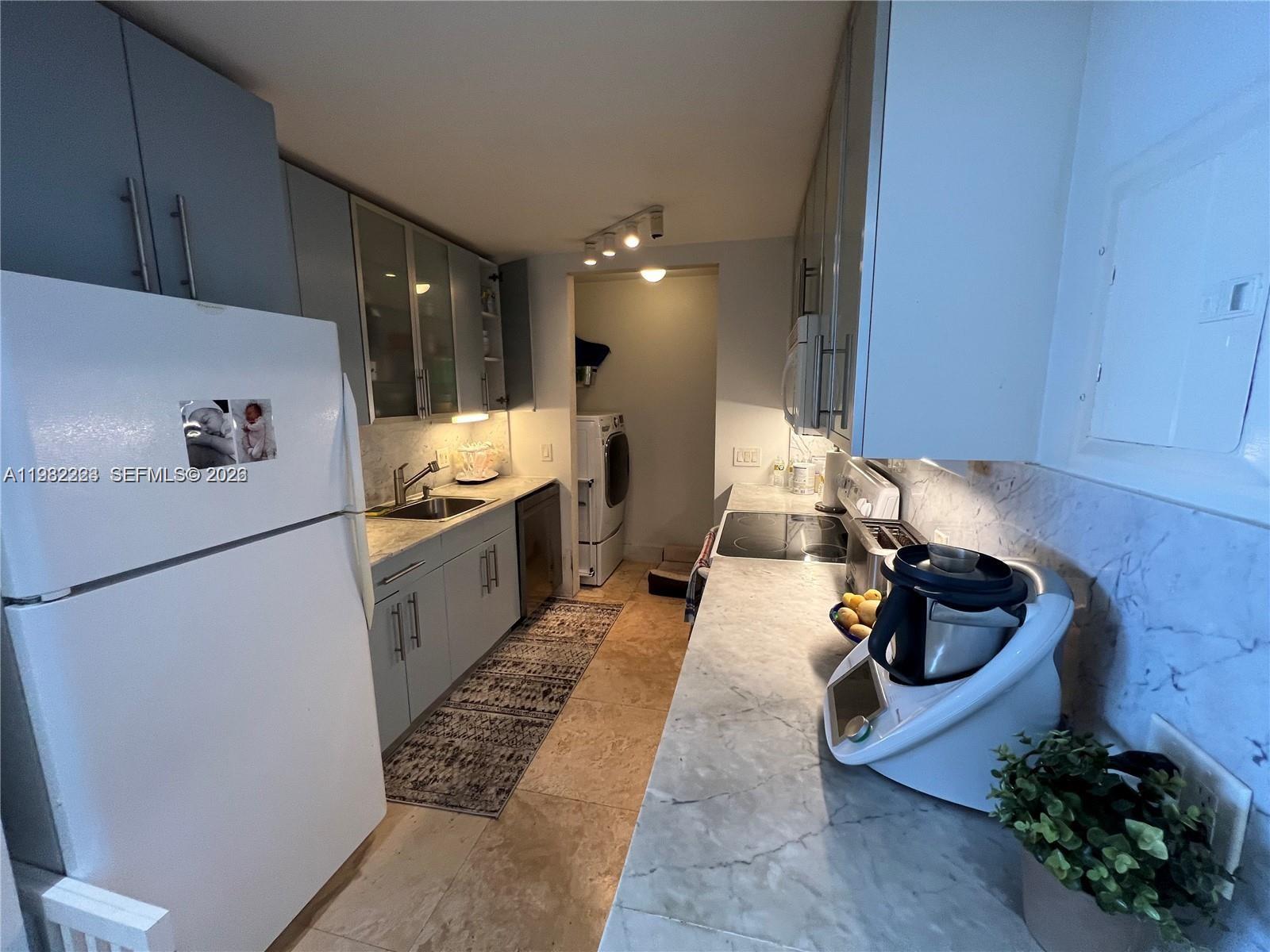 THE PALM BAY YACHT CLUB C - Residential Lease