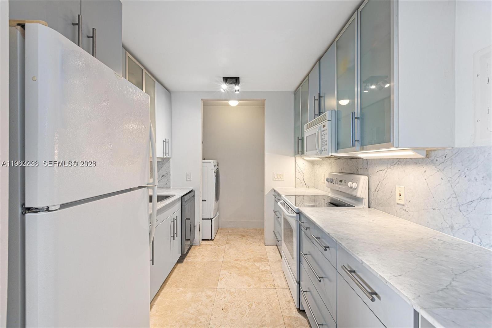 THE PALM BAY YACHT CLUB C - Residential Lease