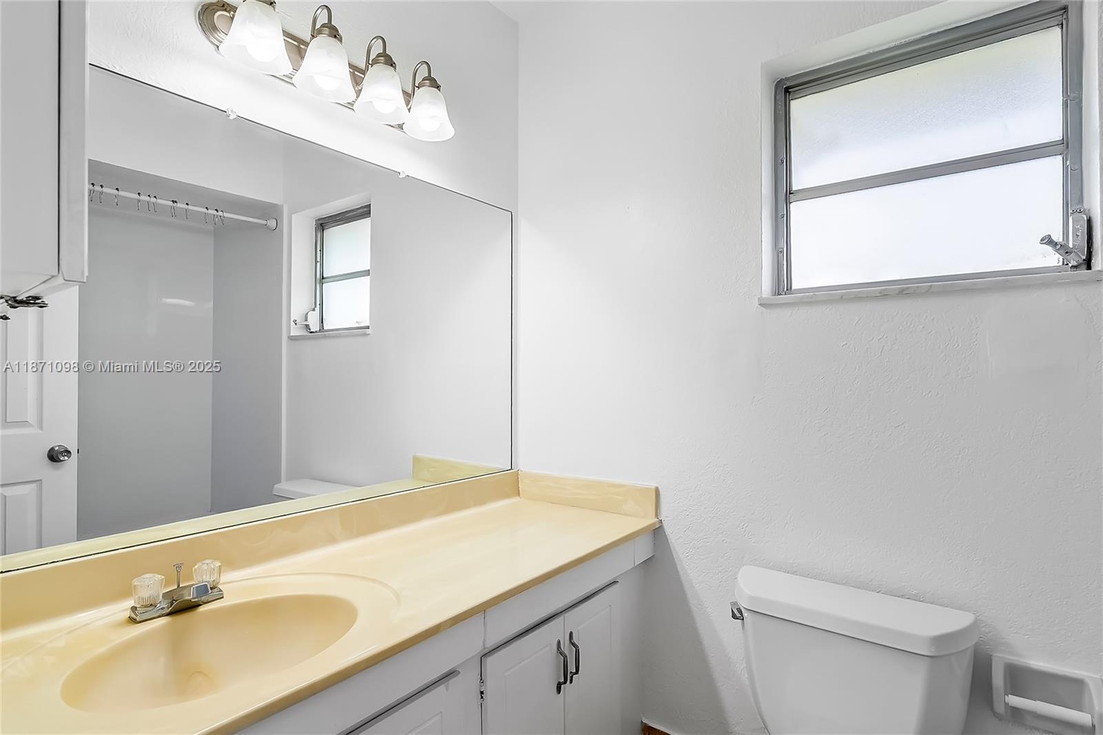 ARROWHEAD CONDO NO V - Residential