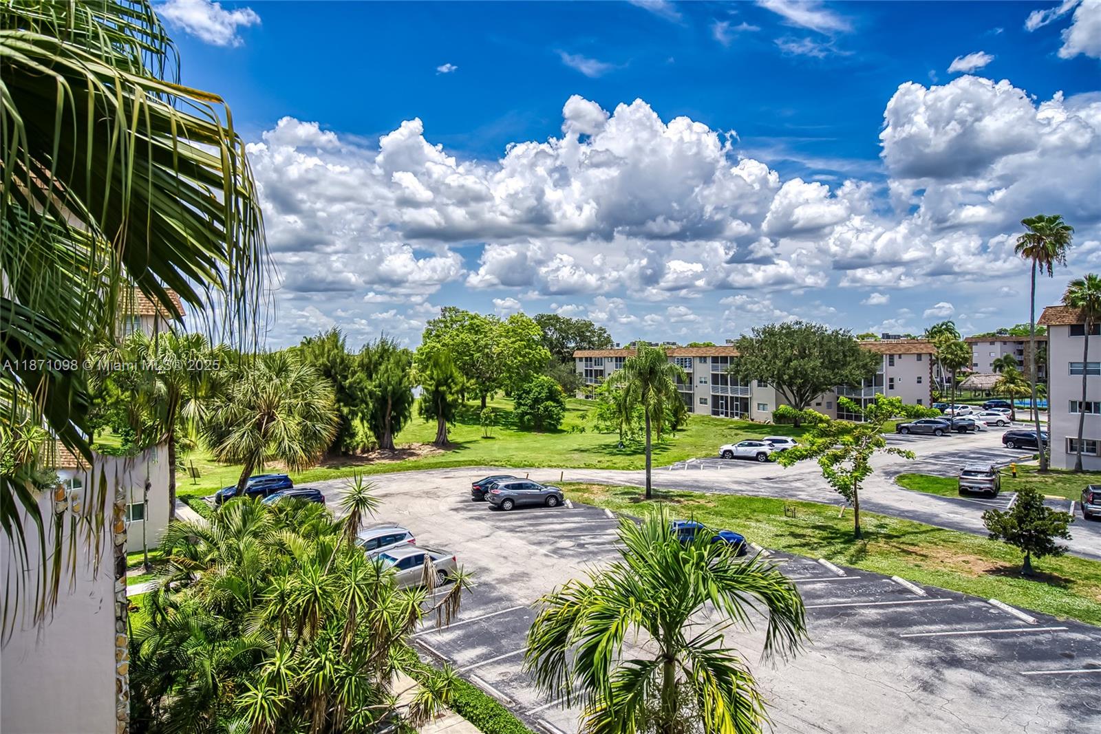 ARROWHEAD CONDO NO V - Residential