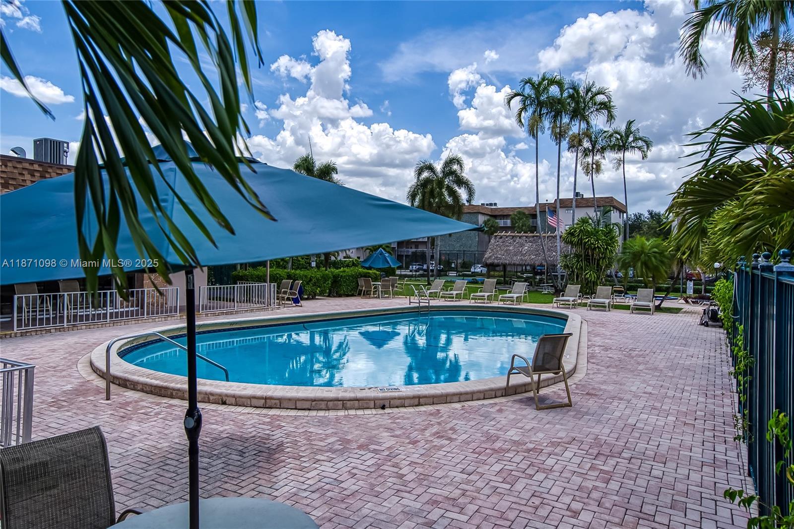 ARROWHEAD CONDO NO V - Residential