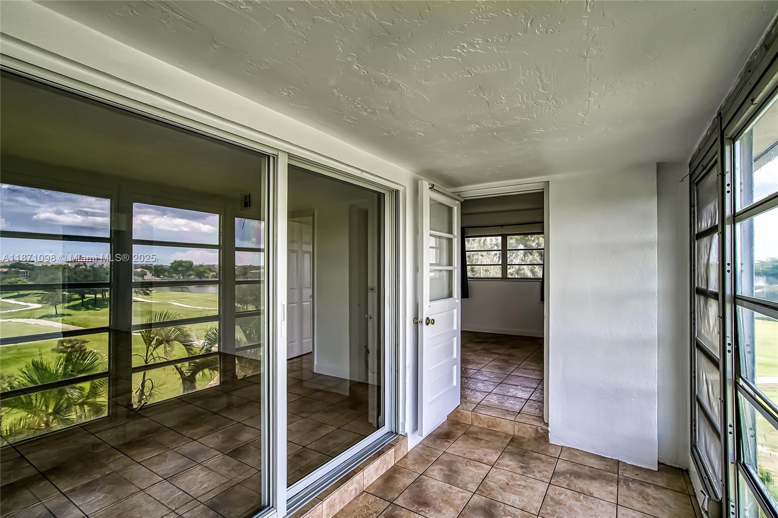 ARROWHEAD CONDO NO V - Residential