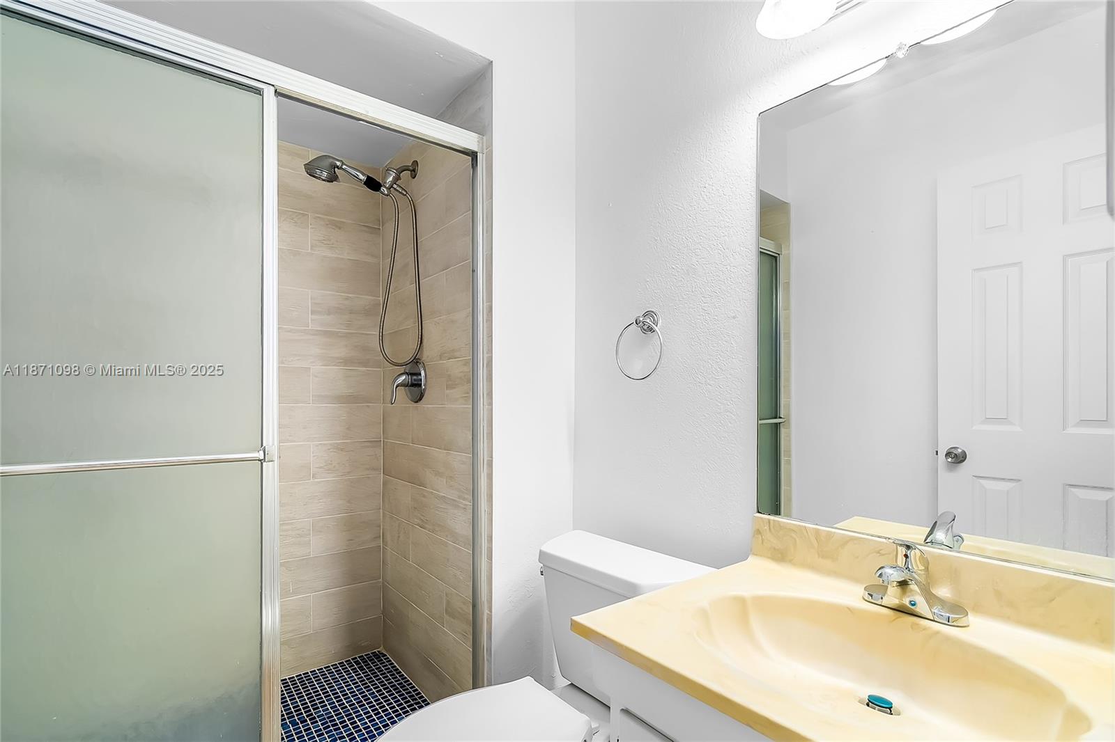 ARROWHEAD CONDO NO V - Residential