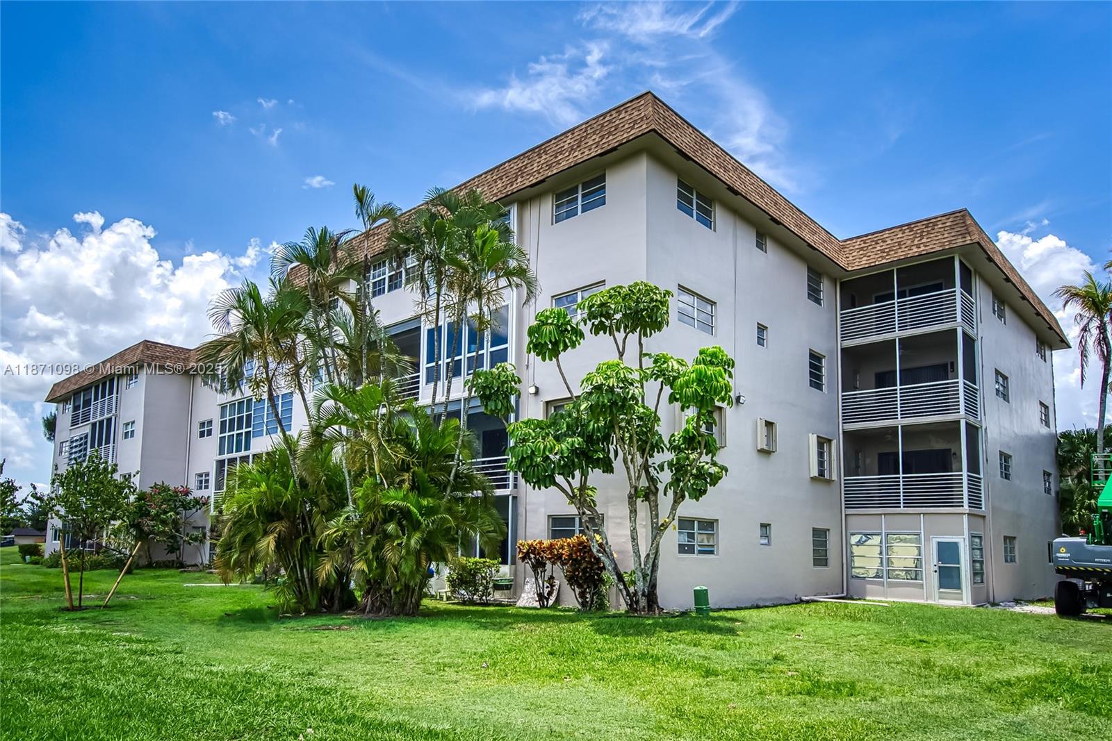 ARROWHEAD CONDO NO V - Residential