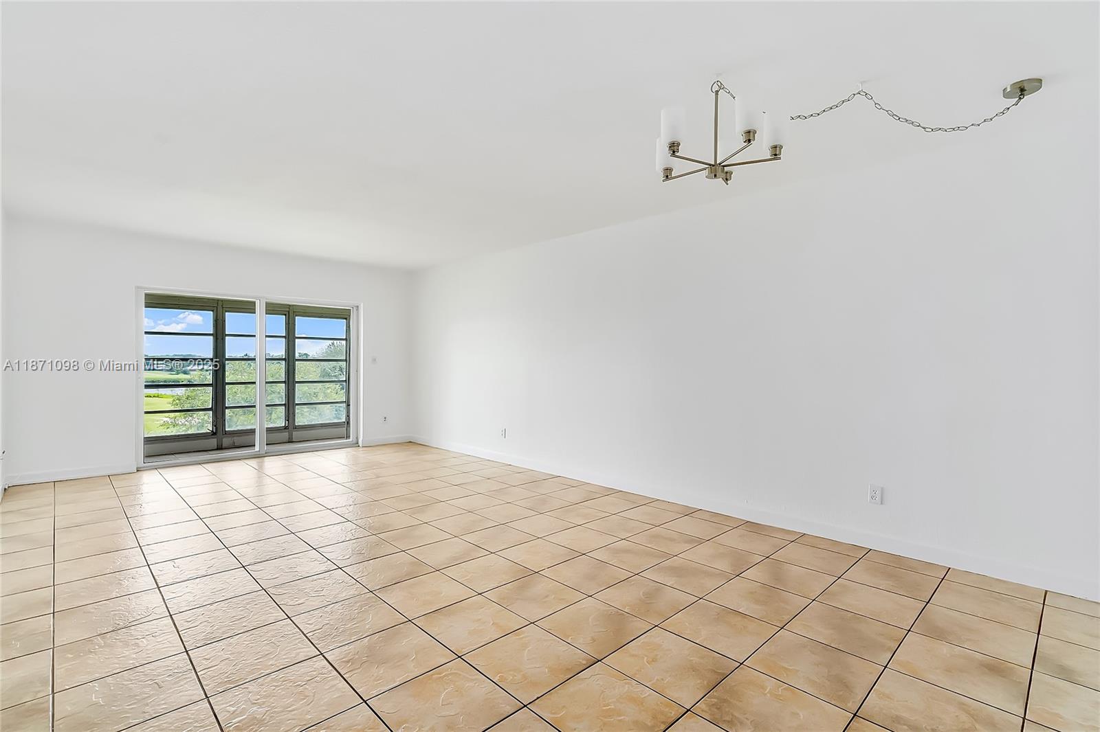 ARROWHEAD CONDO NO V - Residential