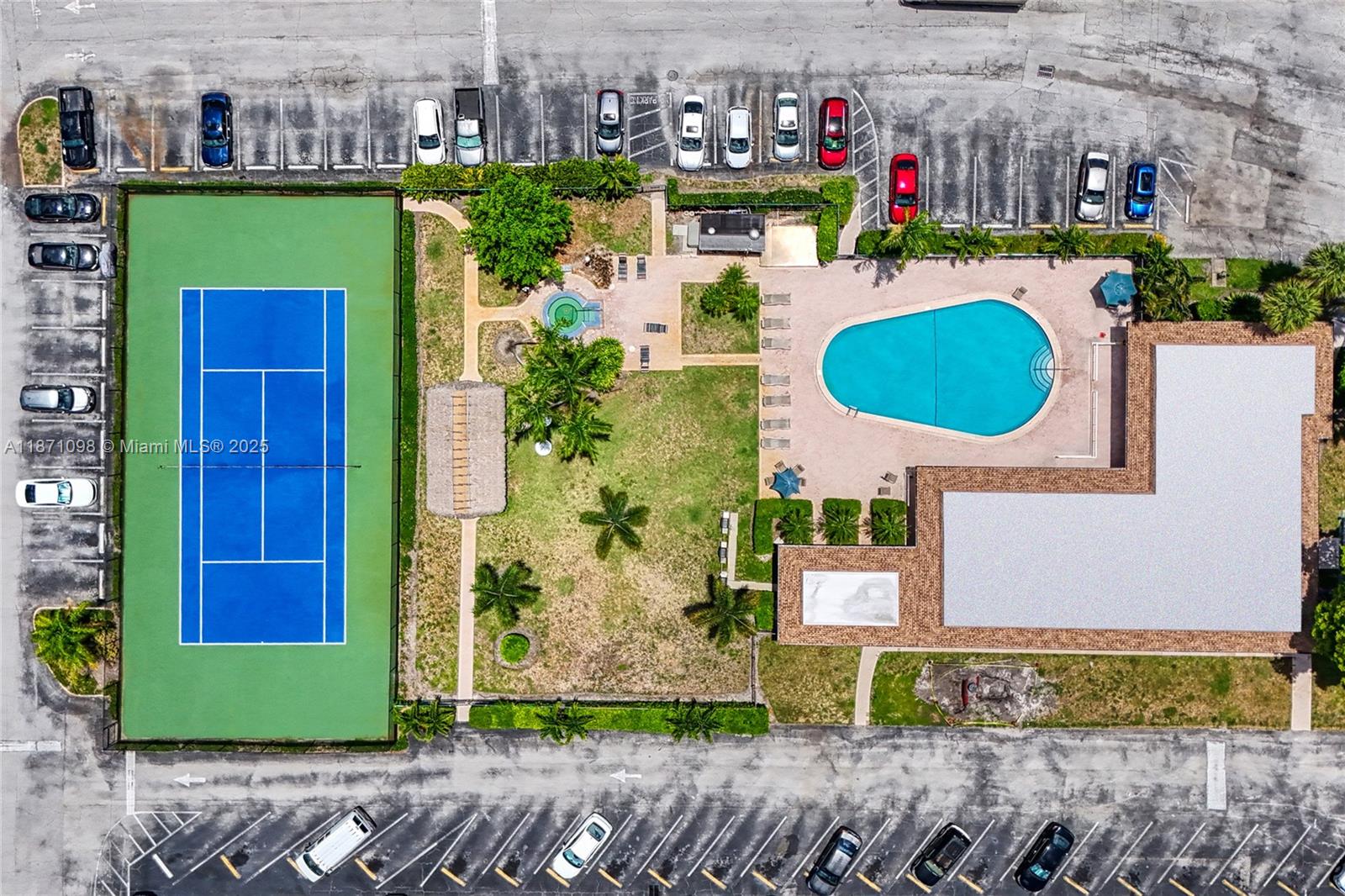 ARROWHEAD CONDO NO V - Residential