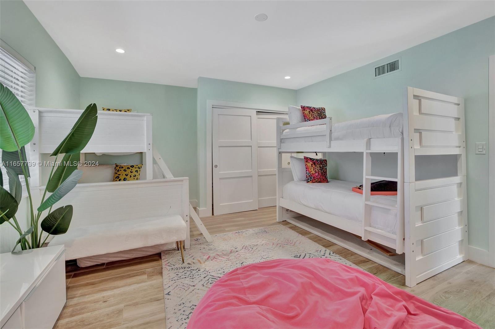 HARBOR BEACH - Residential