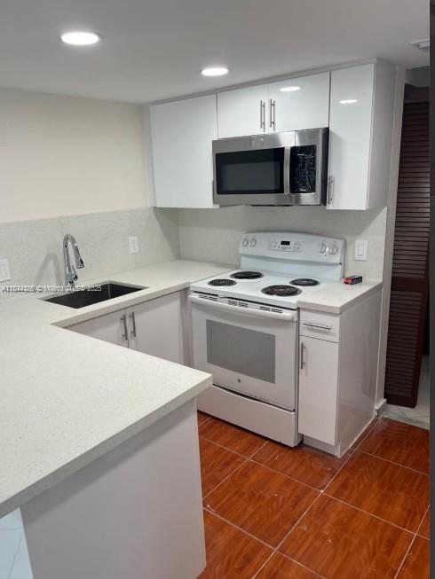 Spacious and bright 2-bedroom, 2-bath condo. This well-maintained unit features tile flooring throughout, an updated kitchen with stainless steel appliances, and a large balcony. The split-floor plan is a comfortable layout with a generous primary suite, walk-in closet, and in-unit washer/dryer. Enjoy access to community amenities including a pool, tennis courts, and secure entry. Conveniently located near Miami Dade College, major highways, shopping, dining, and more—perfect for comfortable and convenient living in the heart of Kendall. Ready to Move In!