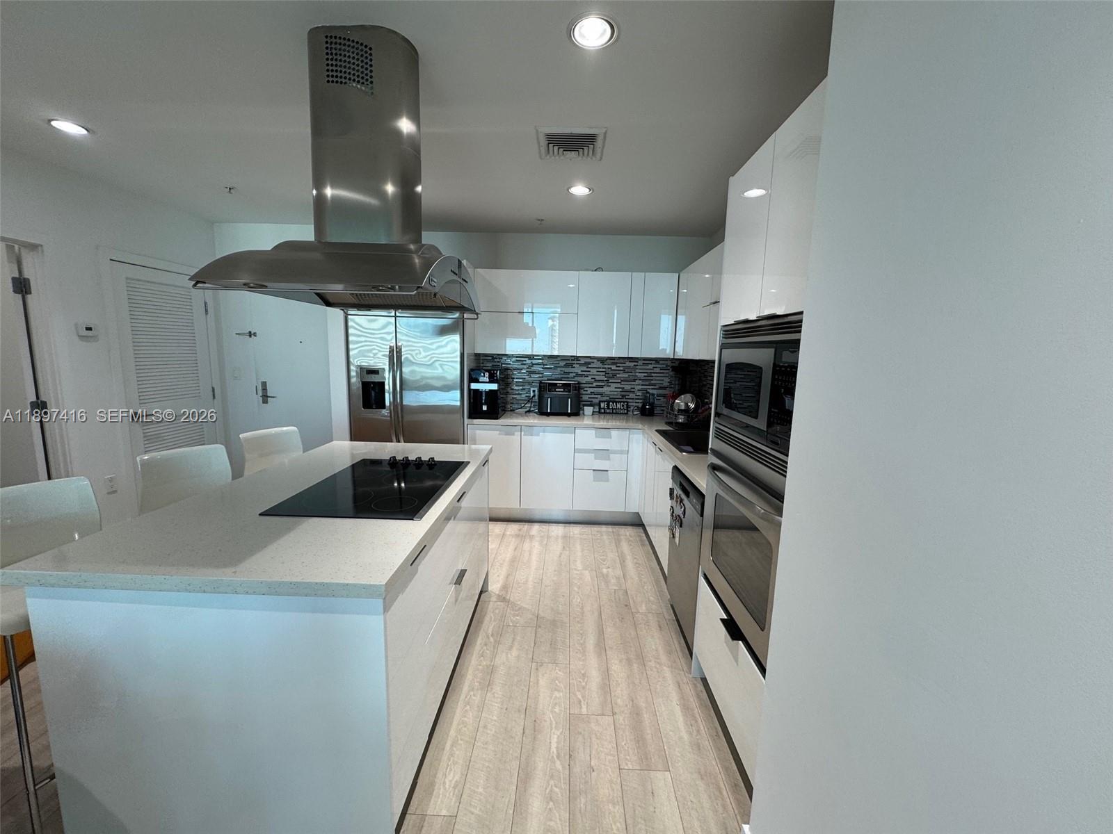 ELOQUENCE ON THE BAY COND - Residential