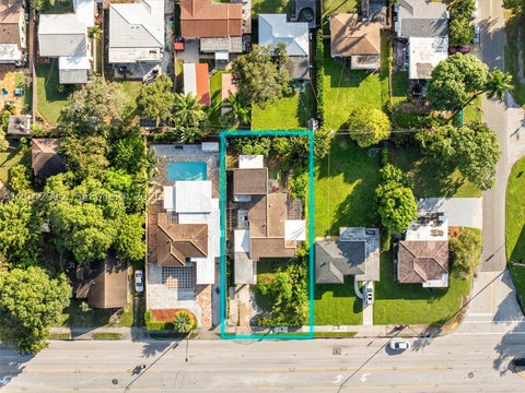 Tiny photo for 700 SW 12th St, Fort Lauderdale, FL 33315 (MLS # A12042912)