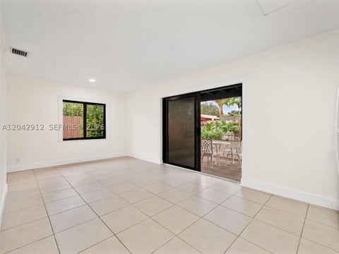 Tiny photo for 700 SW 12th St, Fort Lauderdale, FL 33315 (MLS # A12042912)
