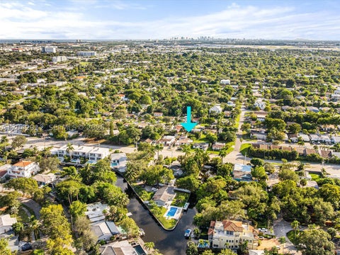 Tiny photo for 700 SW 12th St, Fort Lauderdale, FL 33315 (MLS # A12042912)
