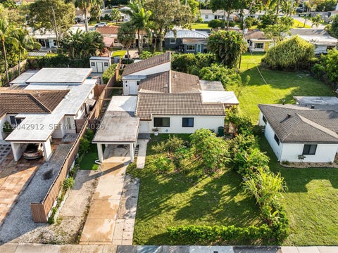 Photo of 700 SW 12th St, Fort Lauderdale, FL 33315 (MLS # A12042912)