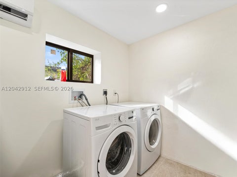 Tiny photo for 700 SW 12th St, Fort Lauderdale, FL 33315 (MLS # A12042912)