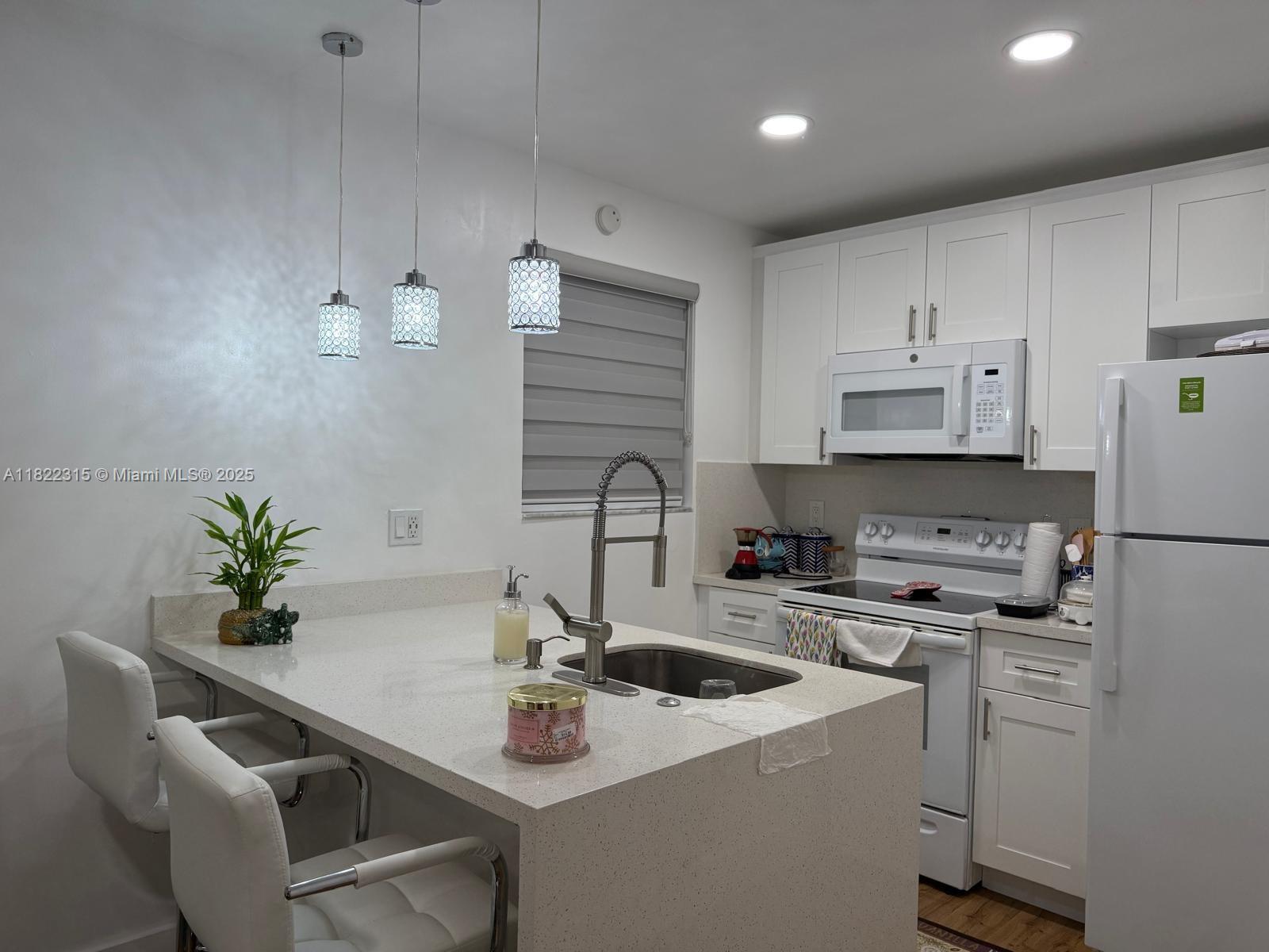 Rental Property at 2024 Se 27th Dr 204-C, Homestead, Miami-Dade County, Florida - Bedrooms: 1 
Bathrooms: 1  - $2,000 MO.