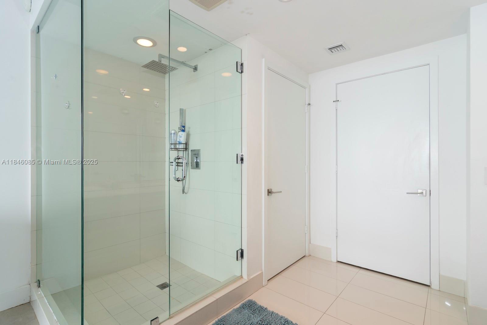 PARAISO BAY CONDO - Residential