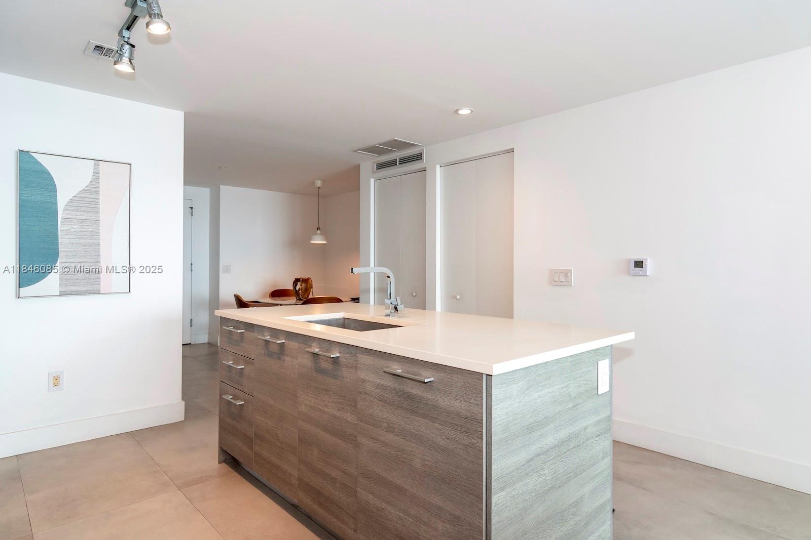 PARAISO BAY CONDO - Residential