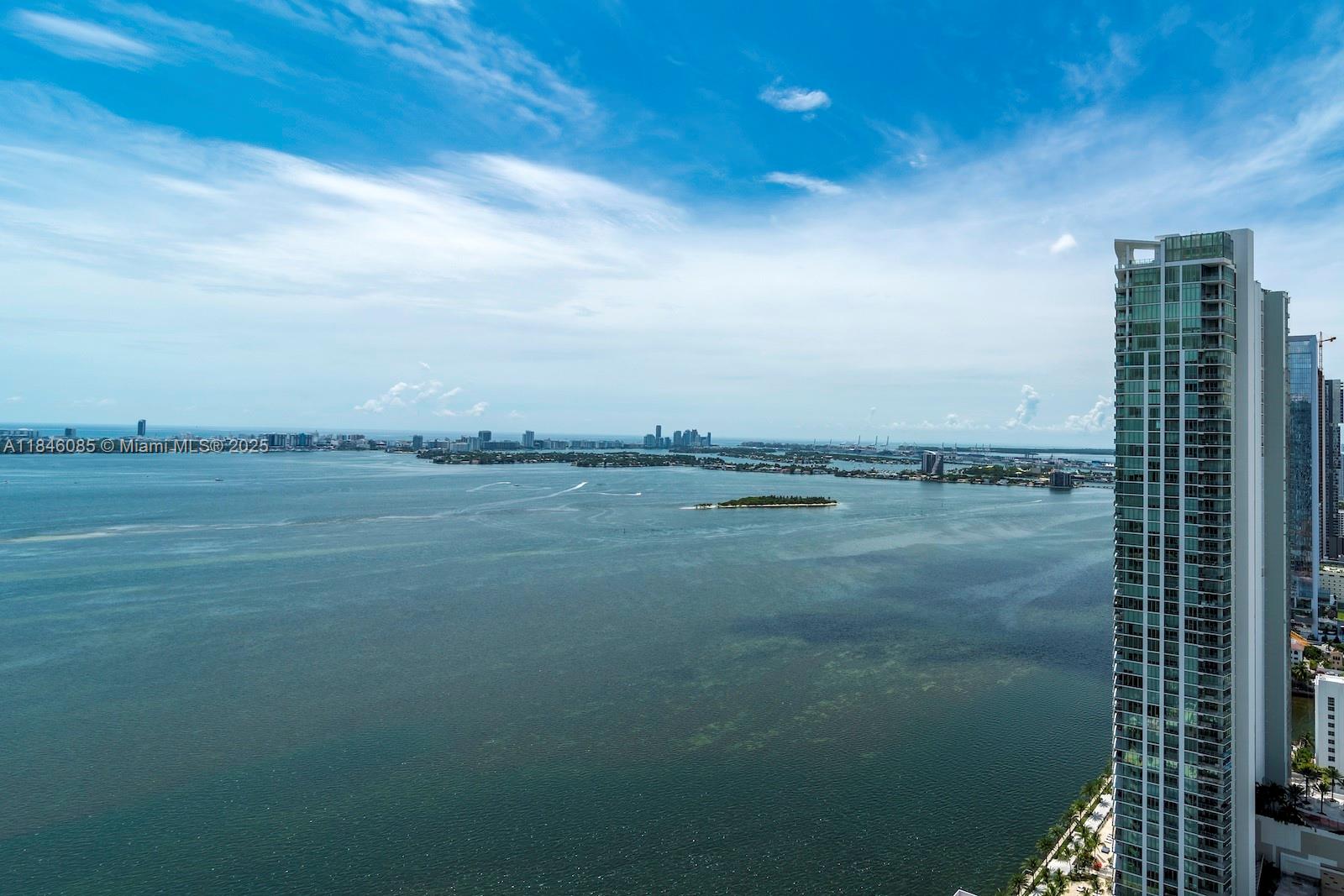 PARAISO BAY CONDO - Residential