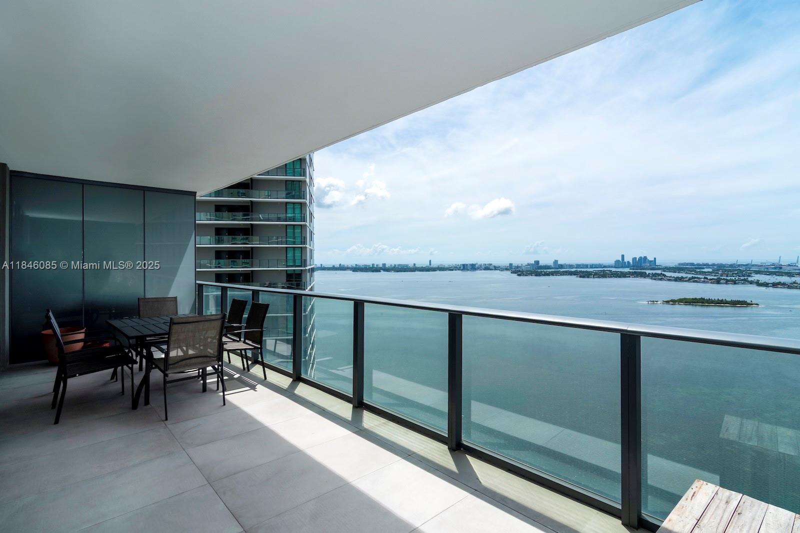 PARAISO BAY CONDO - Residential