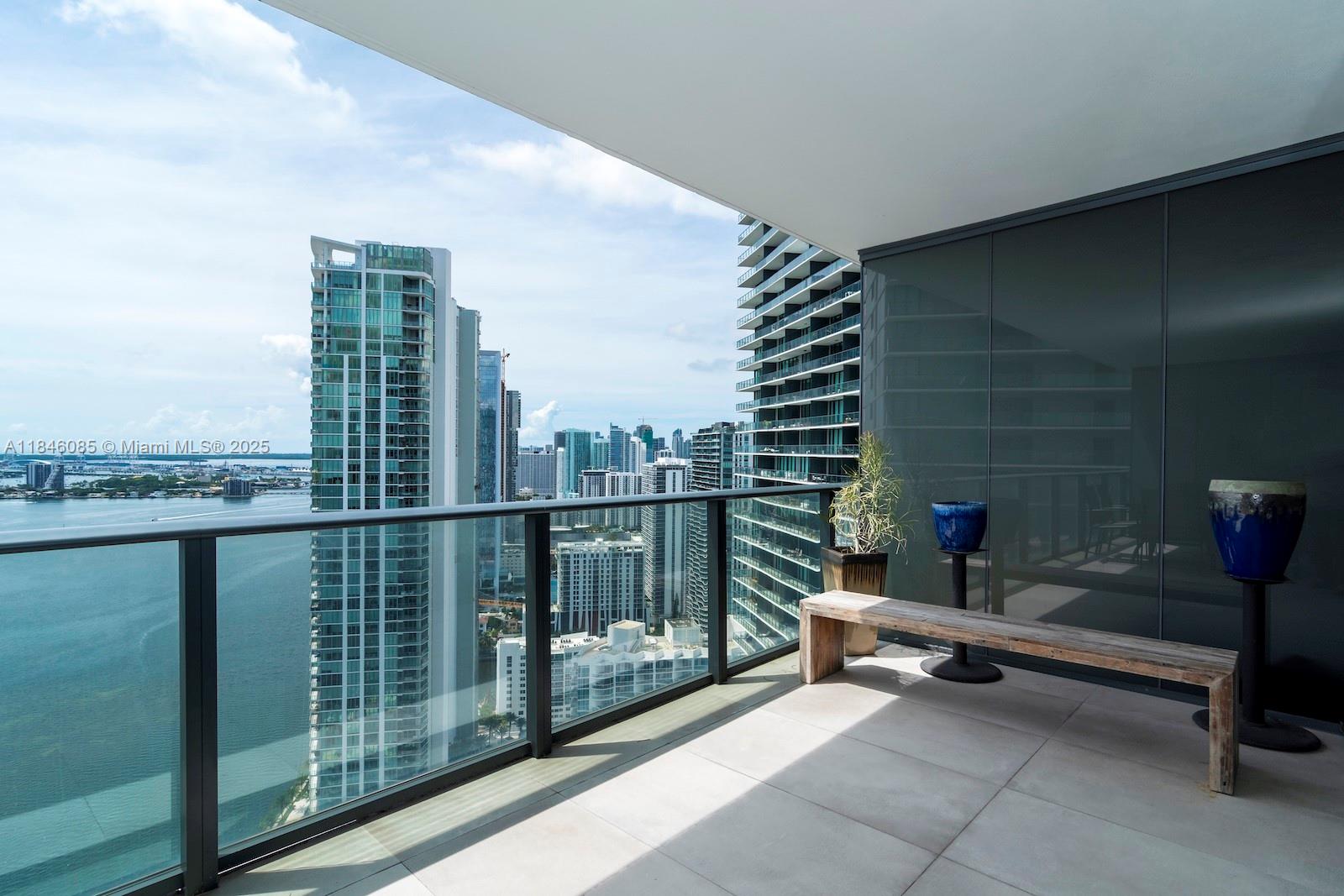 PARAISO BAY CONDO - Residential