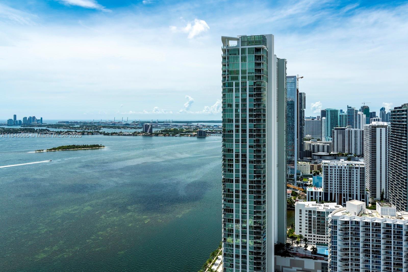 PARAISO BAY CONDO - Residential