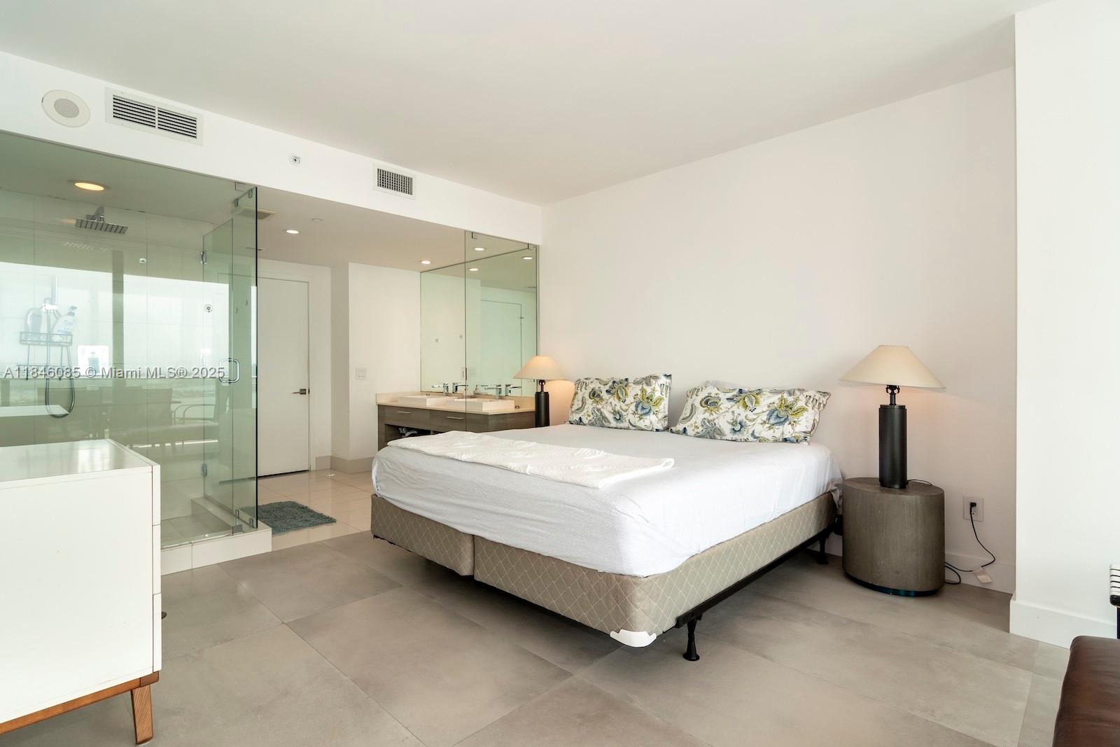 PARAISO BAY CONDO - Residential