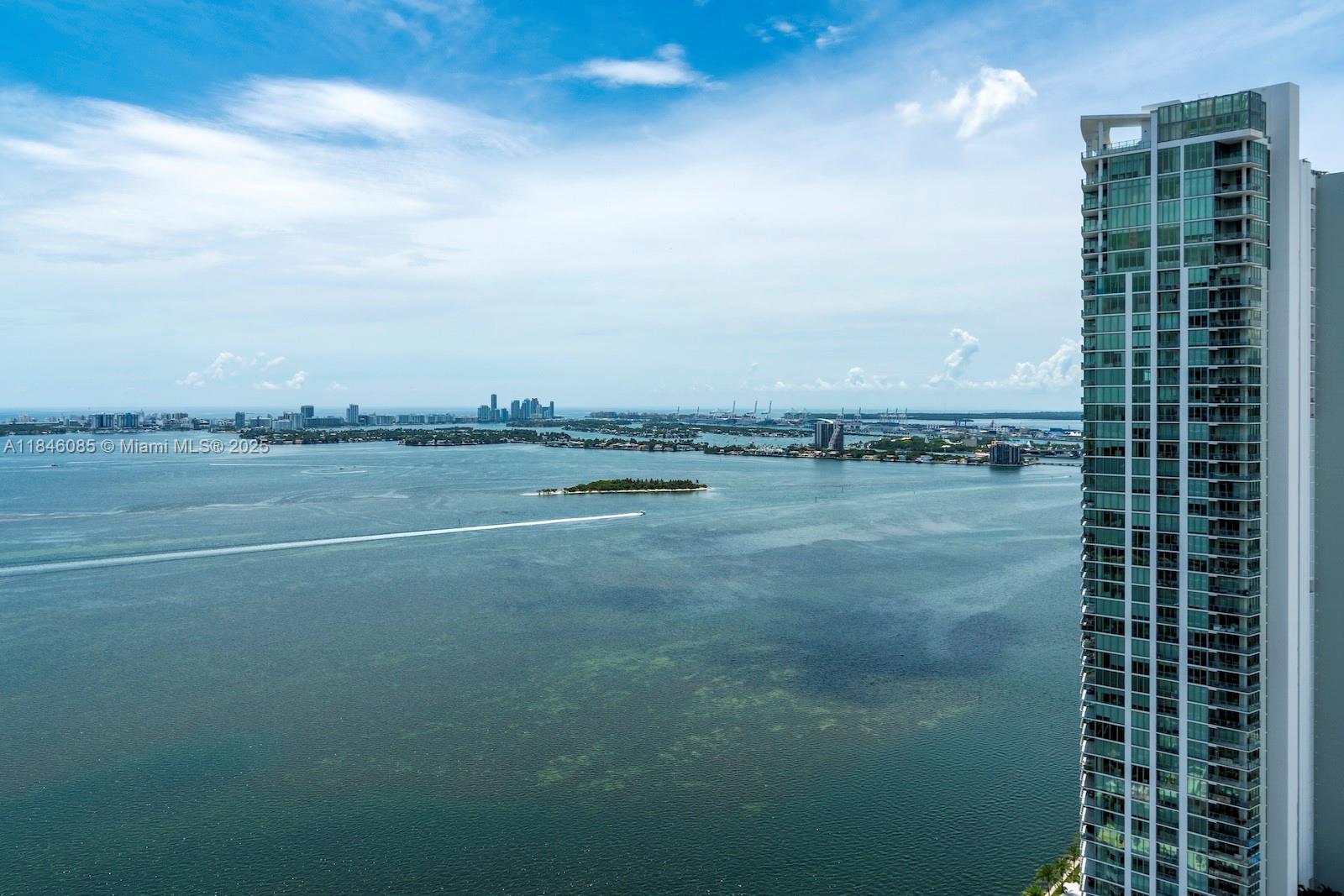 PARAISO BAY CONDO - Residential