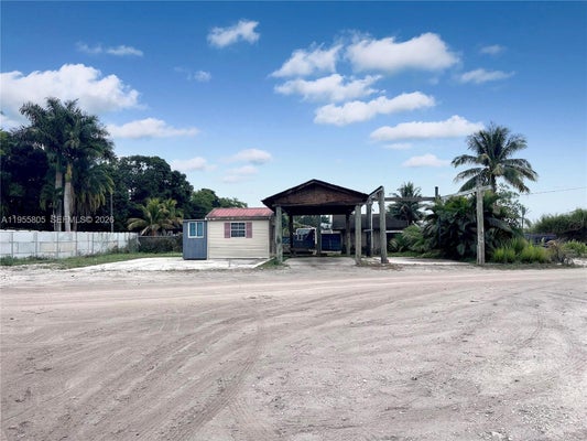 18701 SHERIDAN ST, SOUTHWEST RANCHES, FL 33332 - Image 7a2c37d61cd5f4662e41de5fcfb3f8da/2750617096