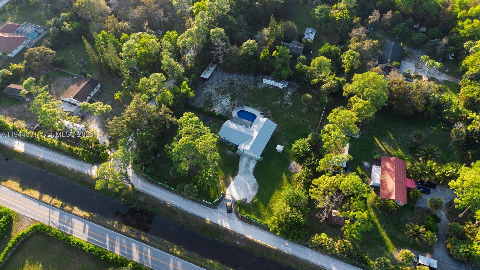 LOXAHATCHEE GROVES - Residential