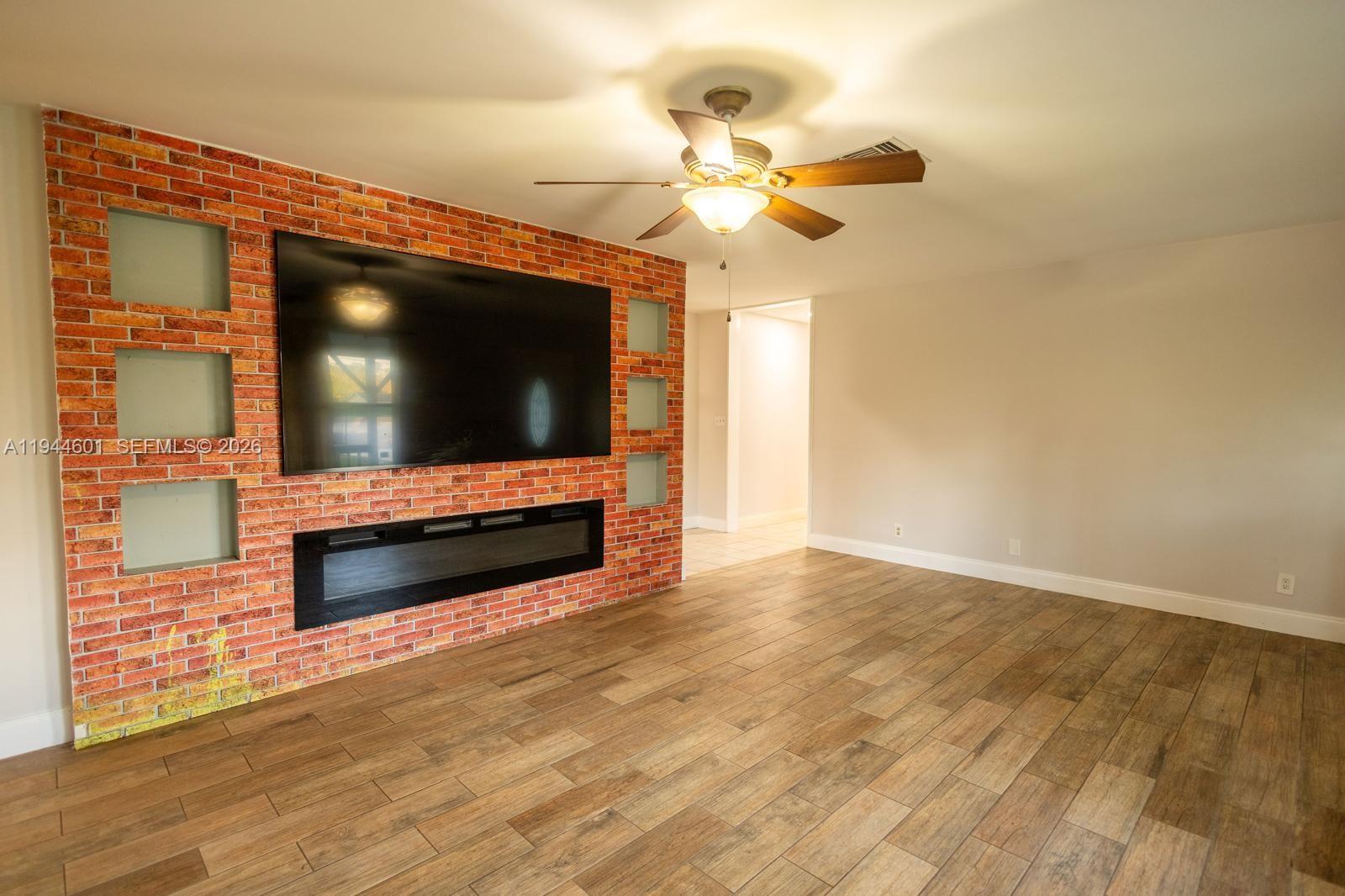 LOXAHATCHEE GROVES - Residential