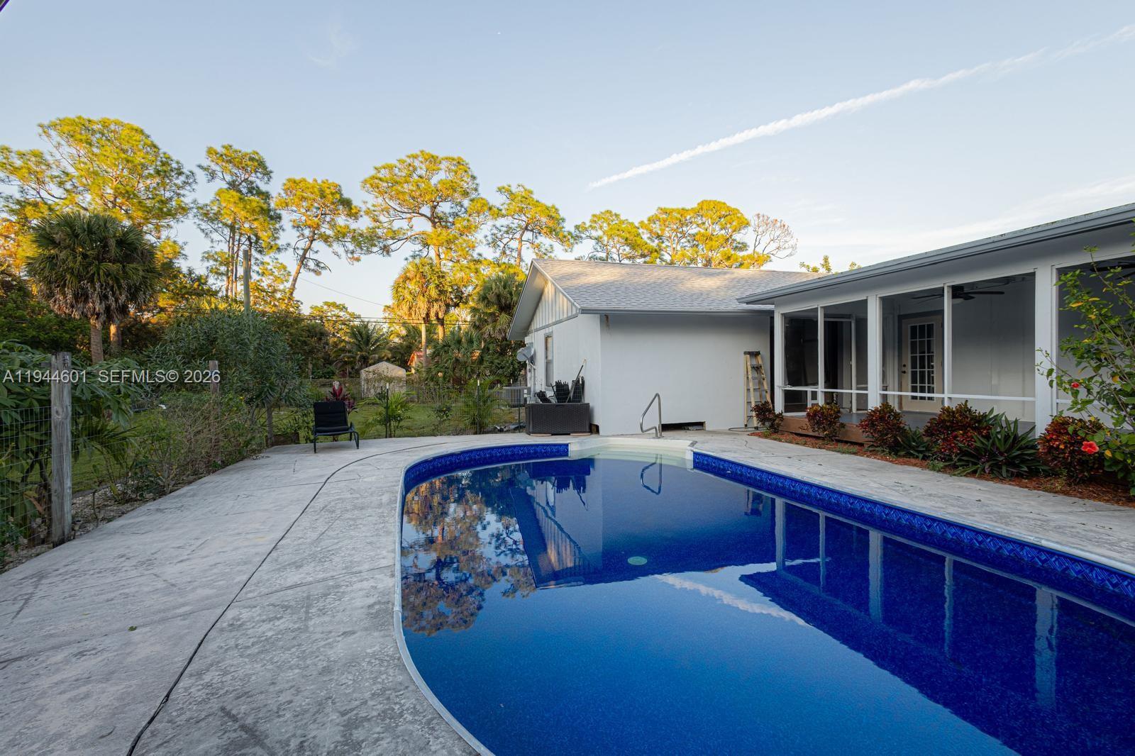 LOXAHATCHEE GROVES - Residential