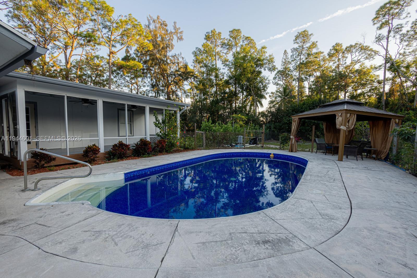 LOXAHATCHEE GROVES - Residential