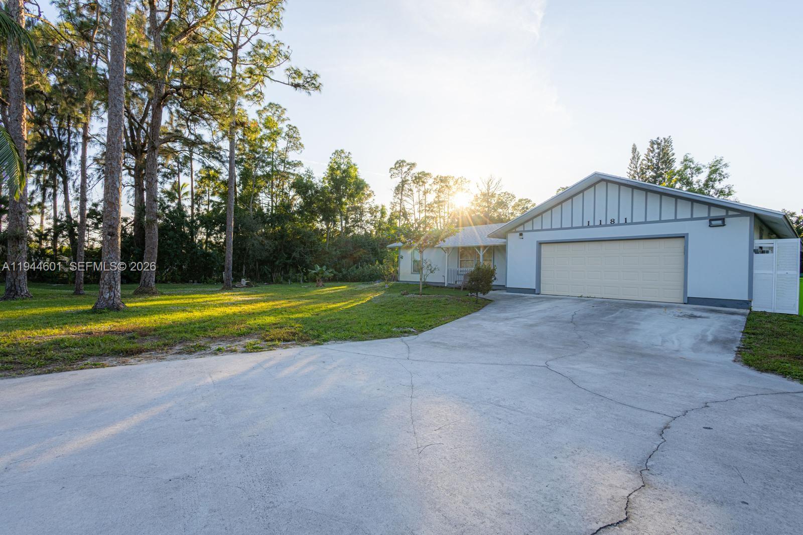 LOXAHATCHEE GROVES - Residential