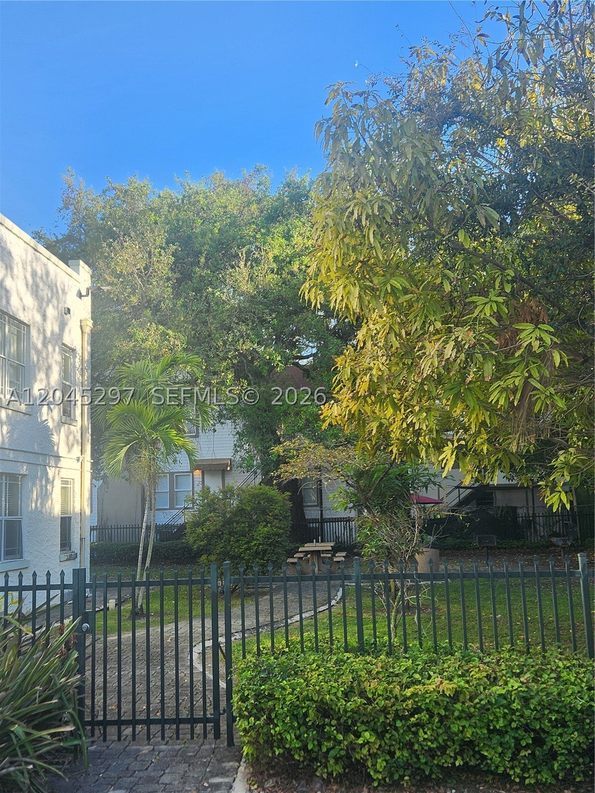 412 NW 4th St