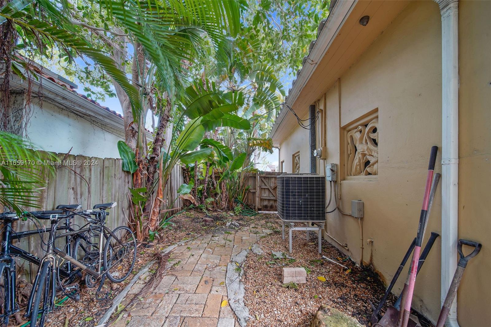 ALTOS DEL MAR NO 5 - Residential Lease