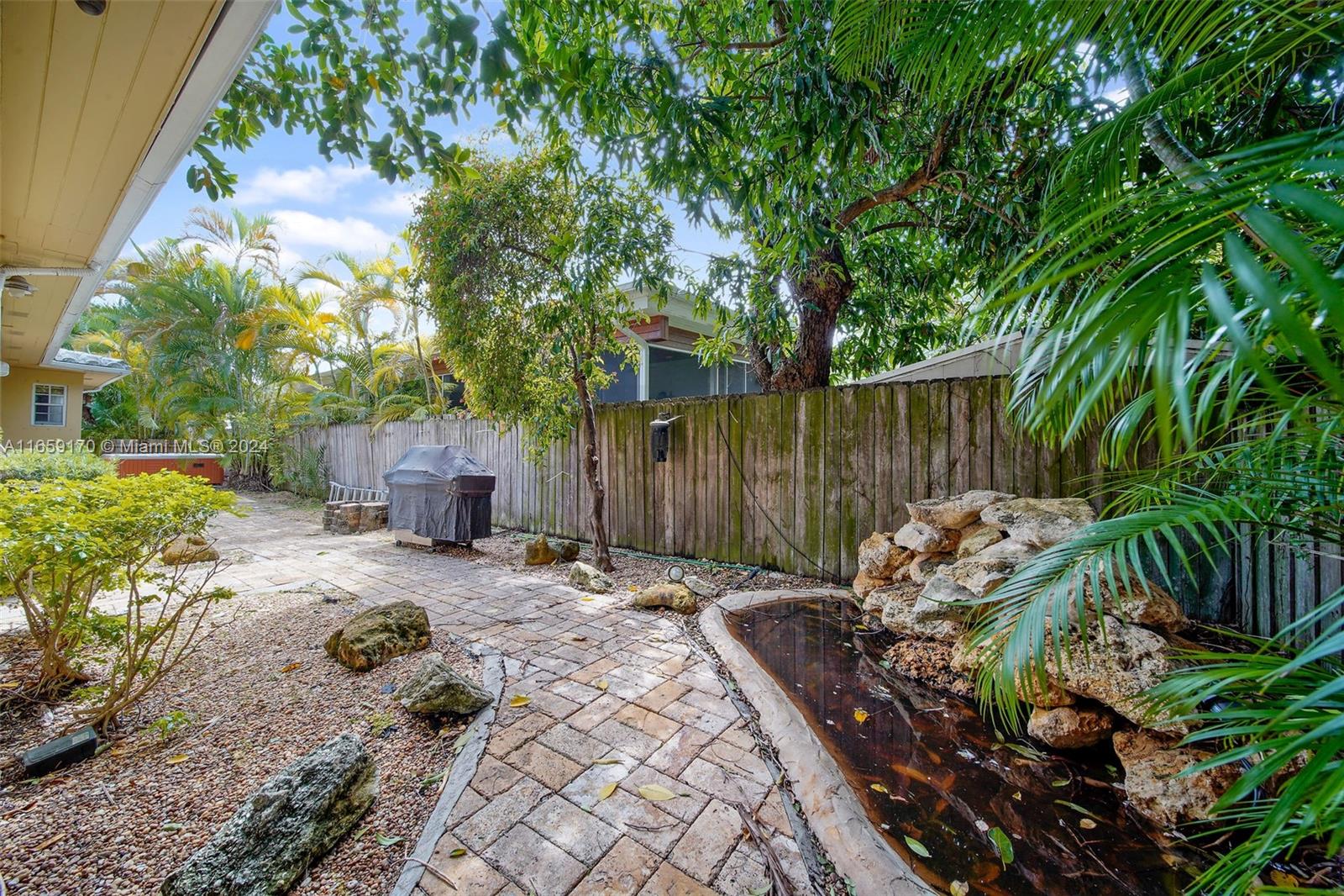 ALTOS DEL MAR NO 5 - Residential Lease