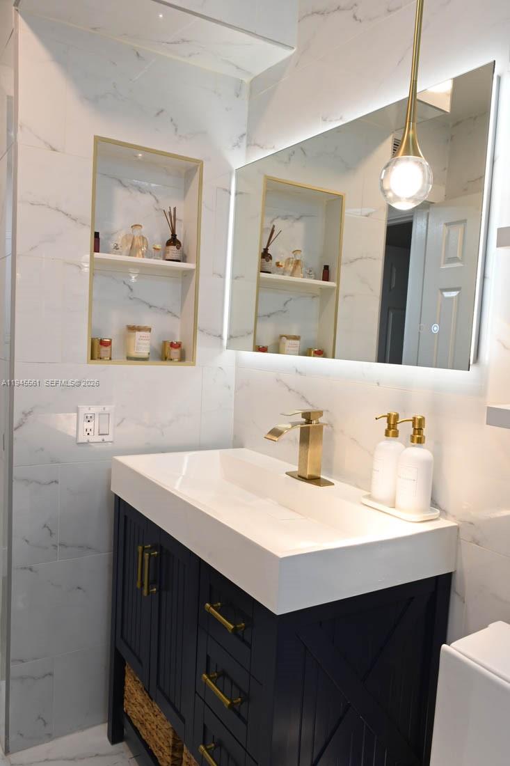 COUNTRY ISLES PHASE II - Residential